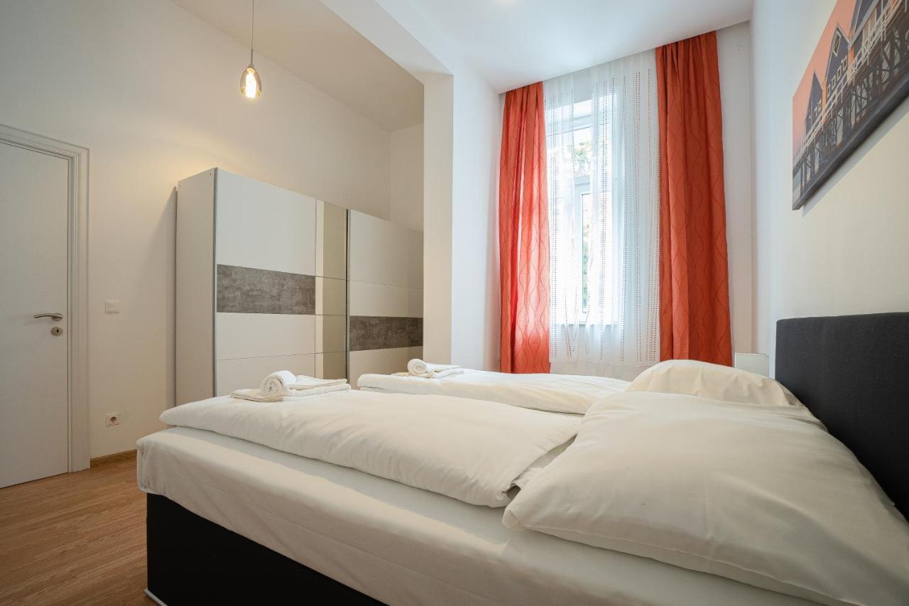 Apartamento In The Area. 5 Minute's Walk To The Danube. *